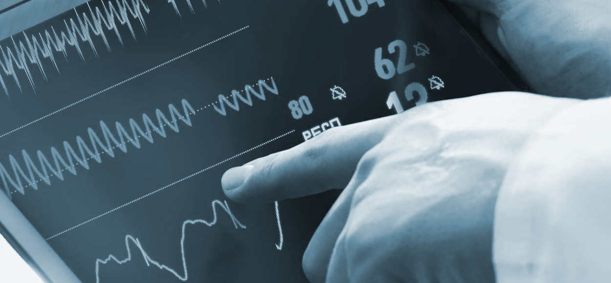 ecg biomedical iot ECG digital signal processing, ECG_reference_IPblocks baseline wandering noise reduction 50hz cancellation Savitzky-Golay Filter biomedical signal analysis, ECG signal procssing, ECG DSP